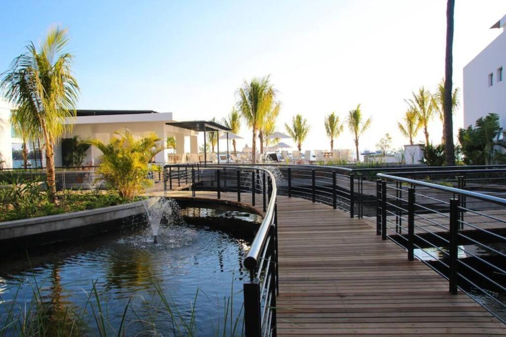 Latitude Luxury Seafront Suite Ривьер-Нуар Экстерьер фото